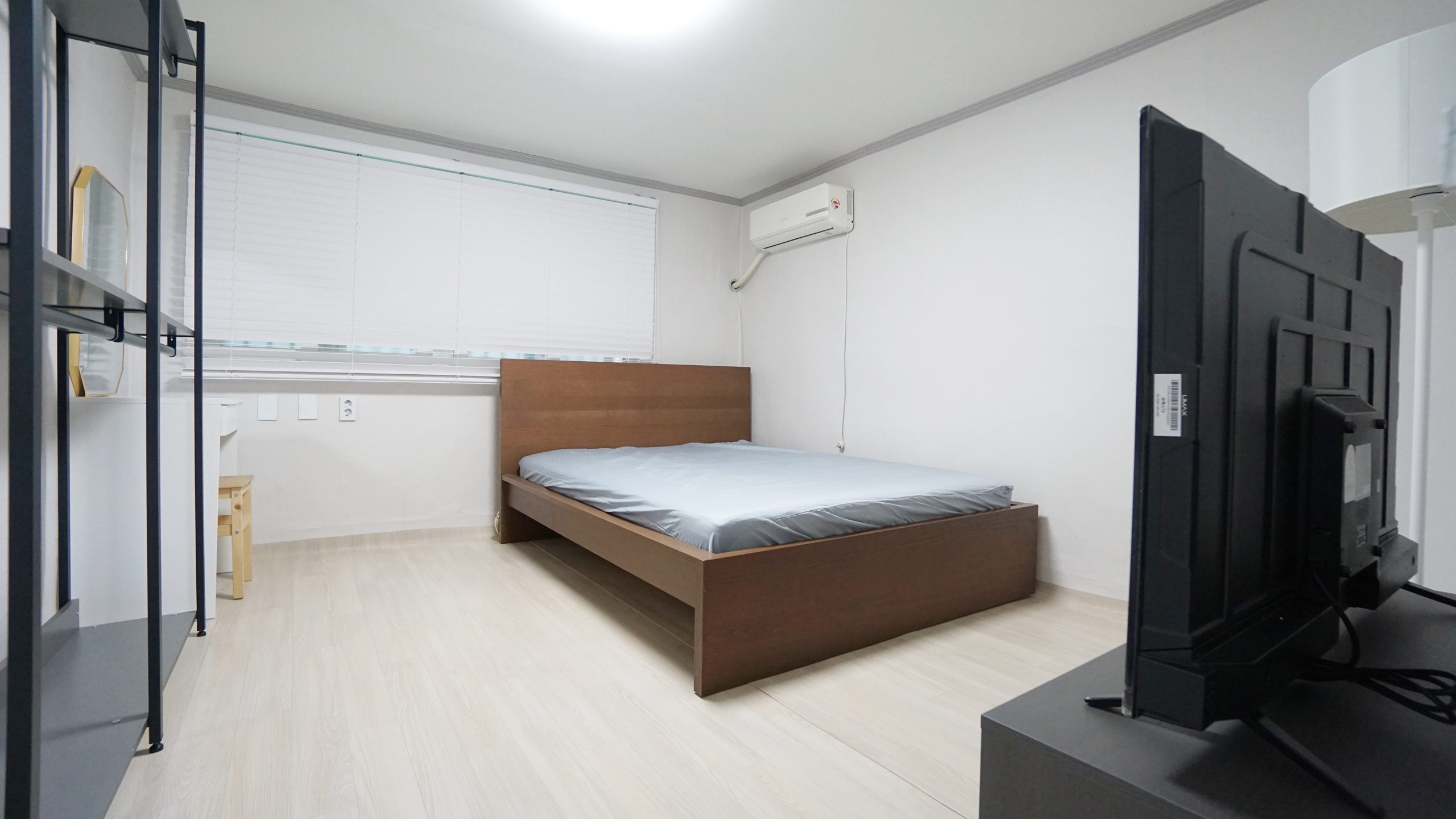 HONGDAE STATION – TWO ROOMS / SHORT-TERM / Full-Furnished / Small deposit